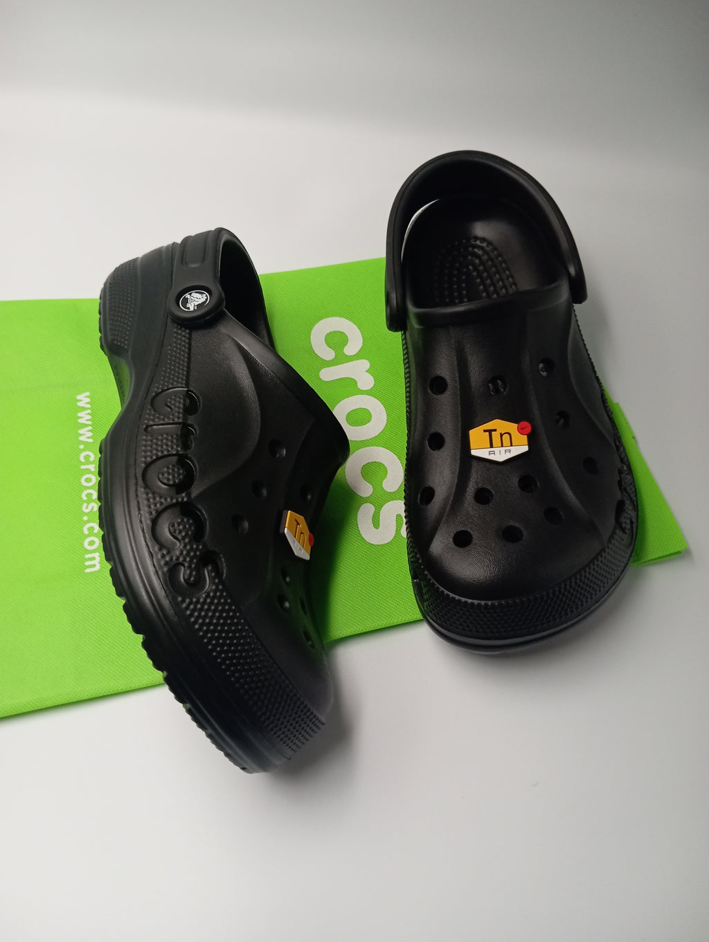 Crocs  🚬