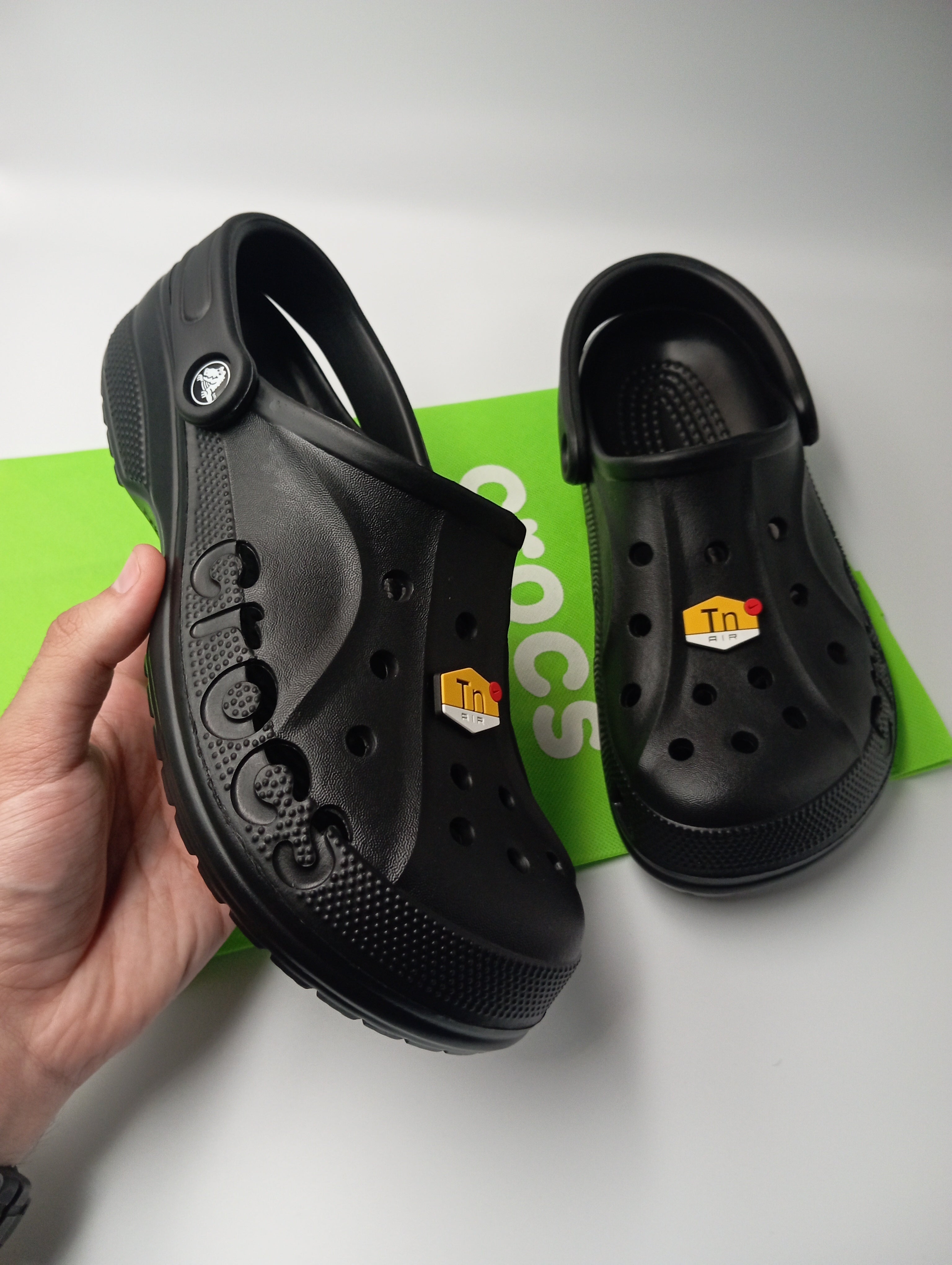 Crocs  🚬